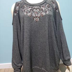 Peep shoulder sweater